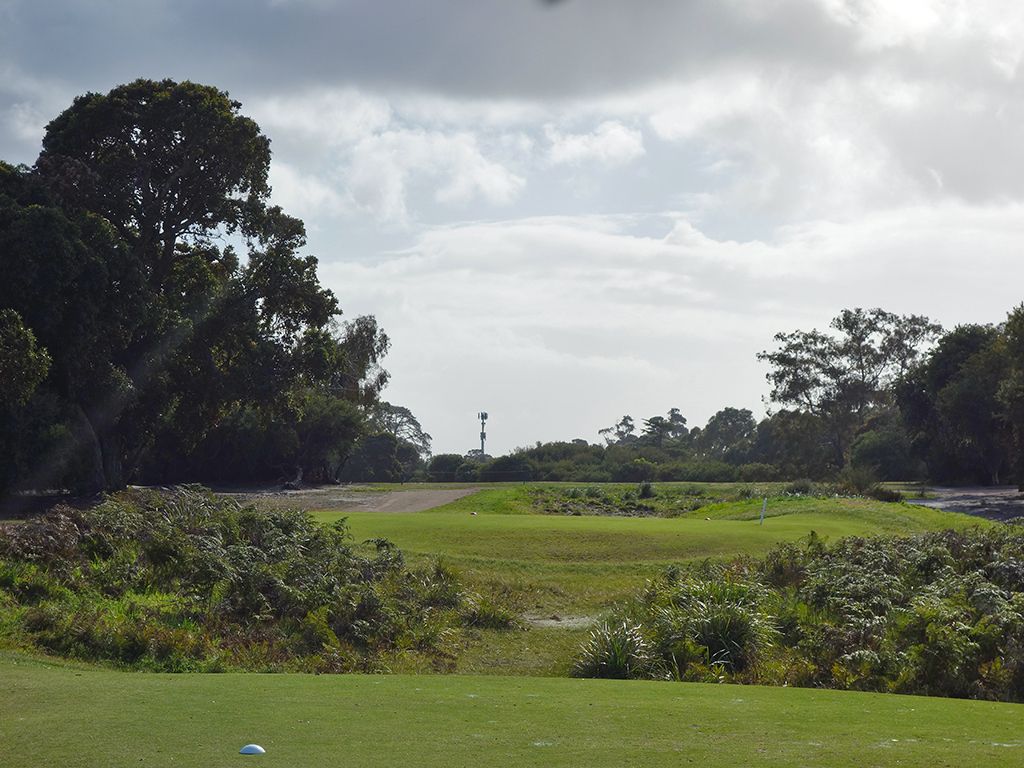 9th Hole at Kingston Heath Golf Club (359 Yard Par 4)